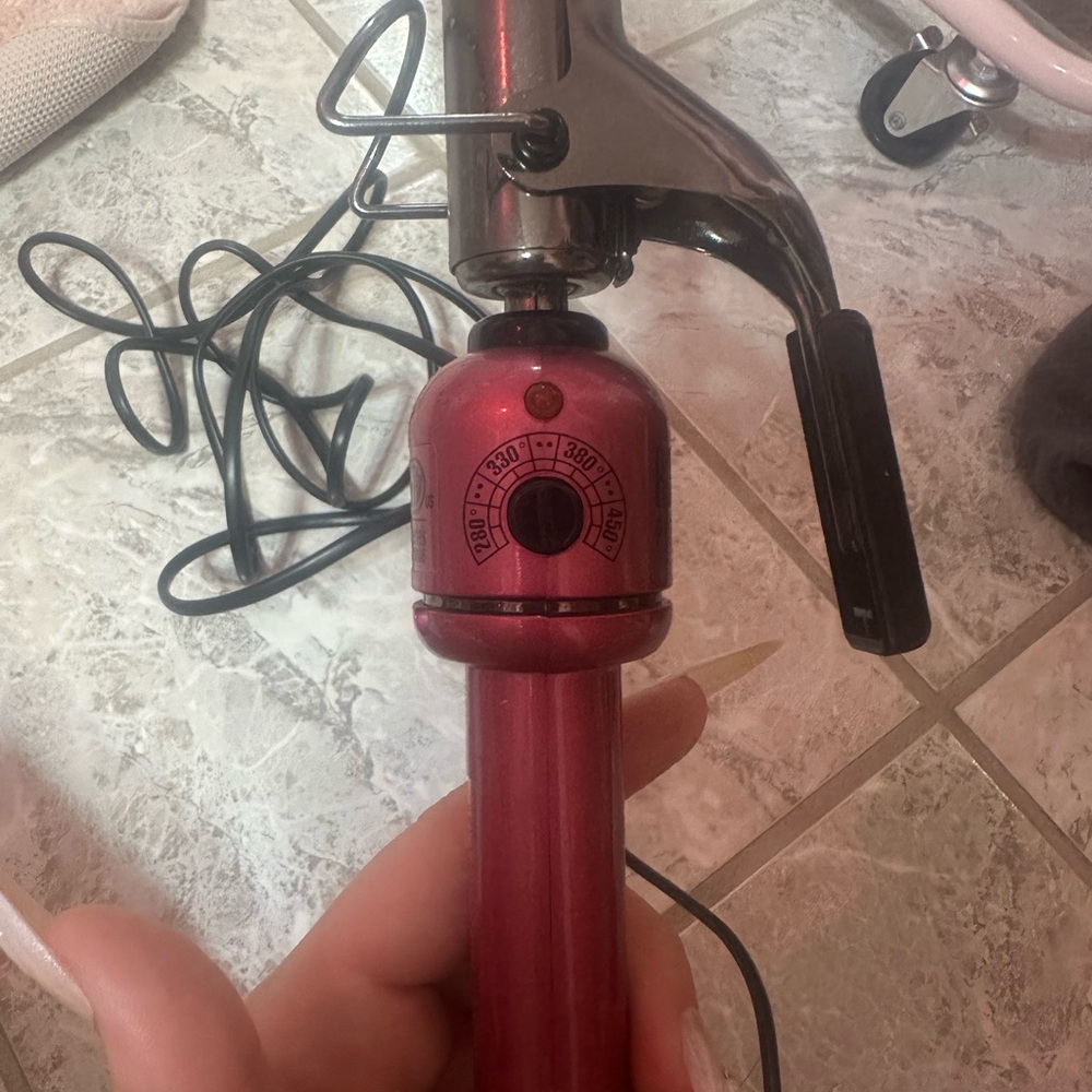 Pink HOT TOOLS Curling Iron